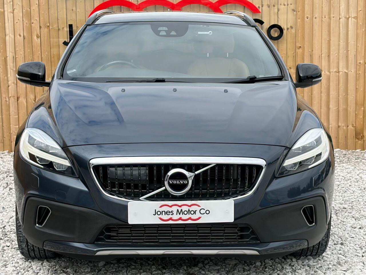 Volvo V40 Cross Country view 4