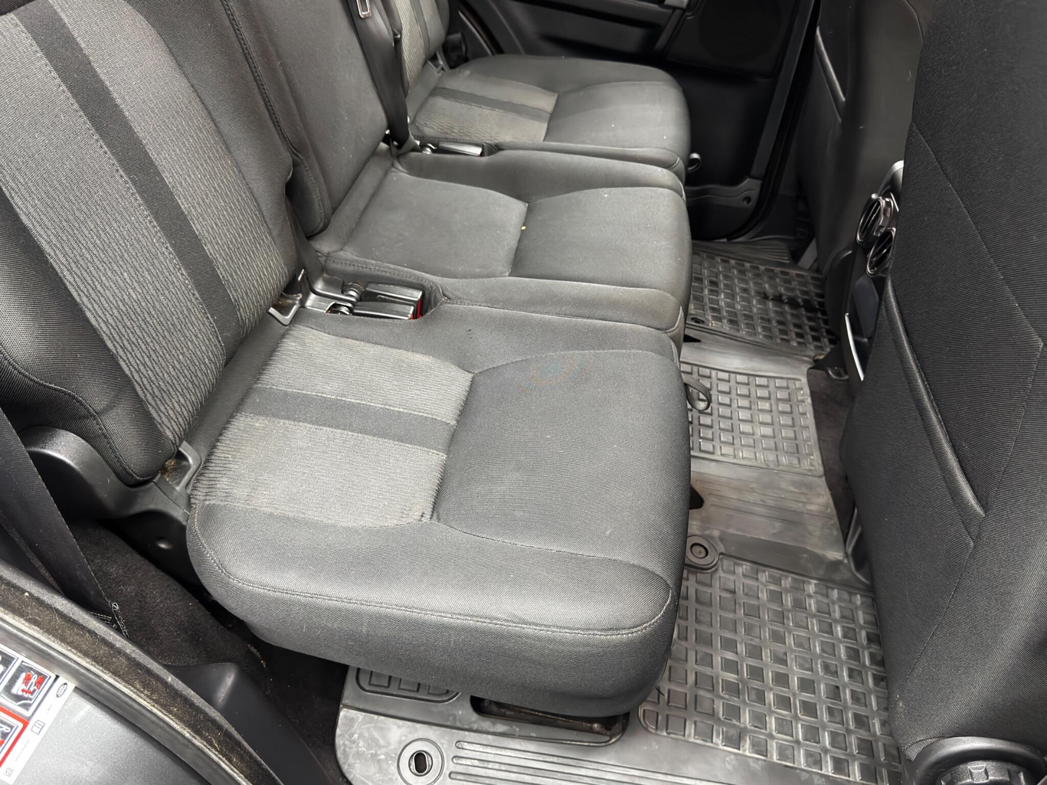 Land Rover Discovery view 15