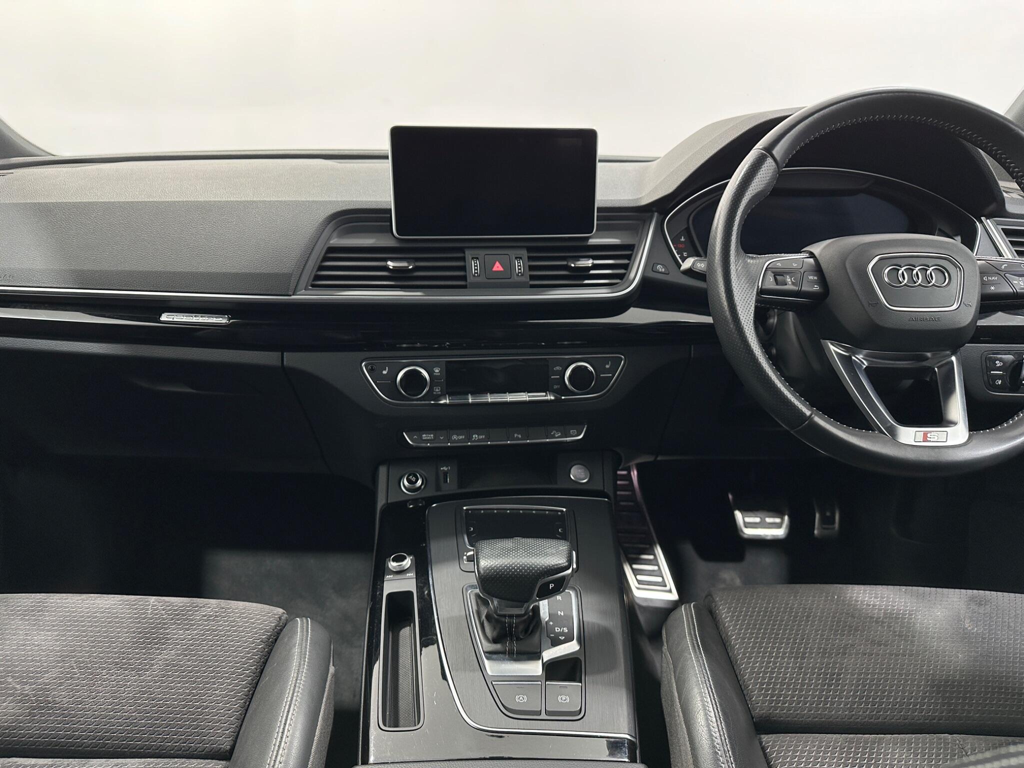 Audi Q5 view 19