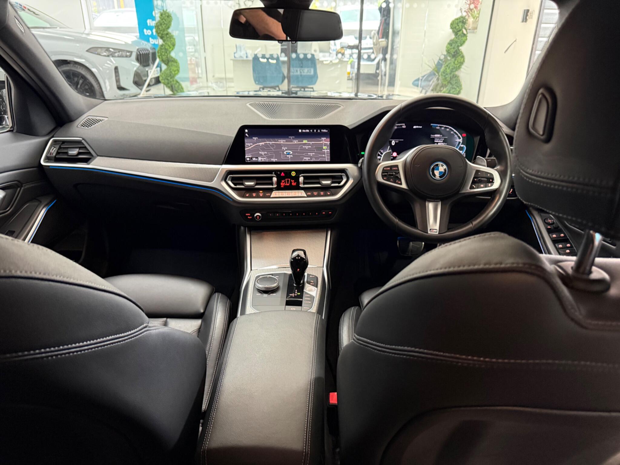 BMW 3 Series view 20