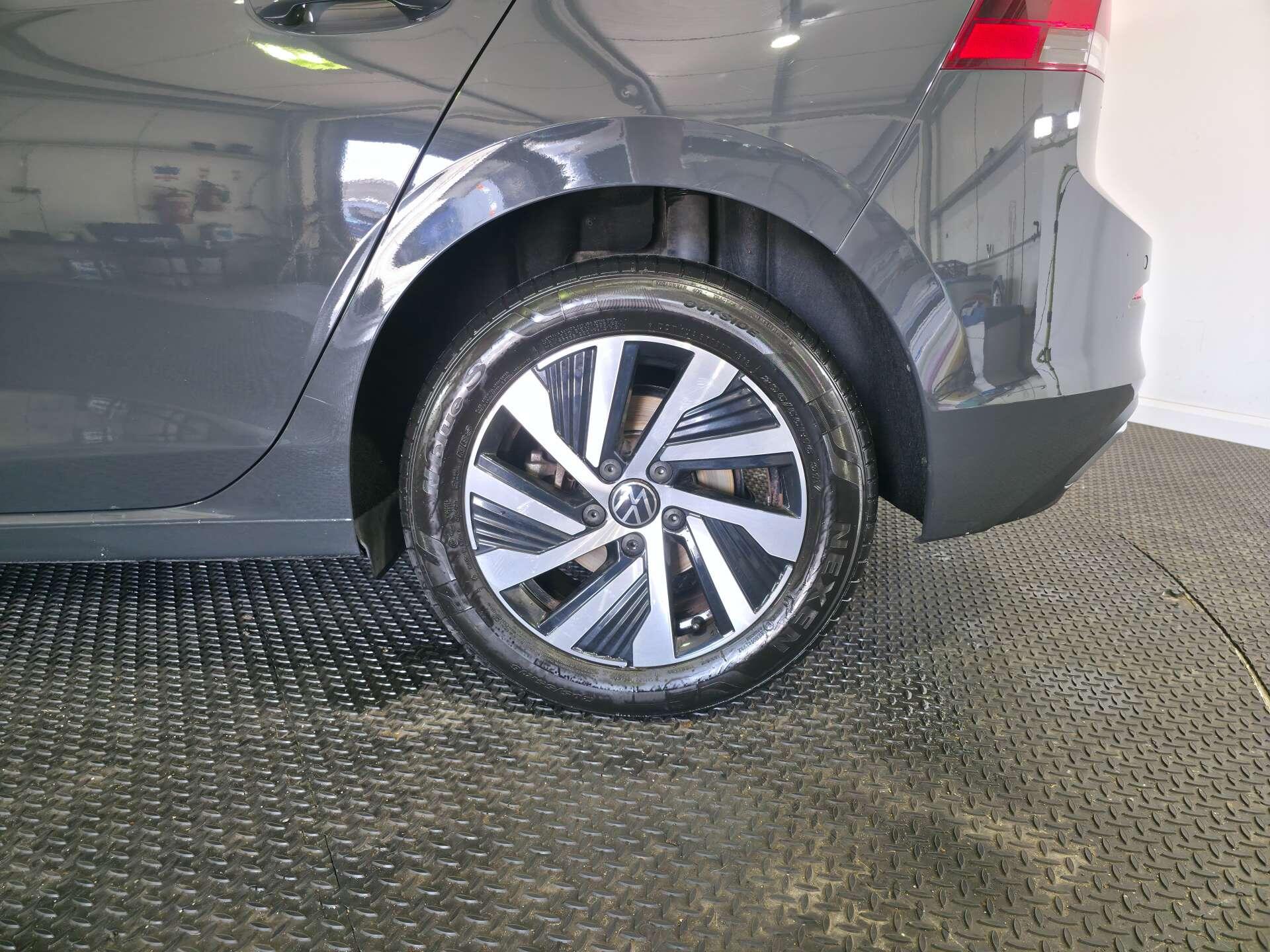 Volkswagen Golf view 64