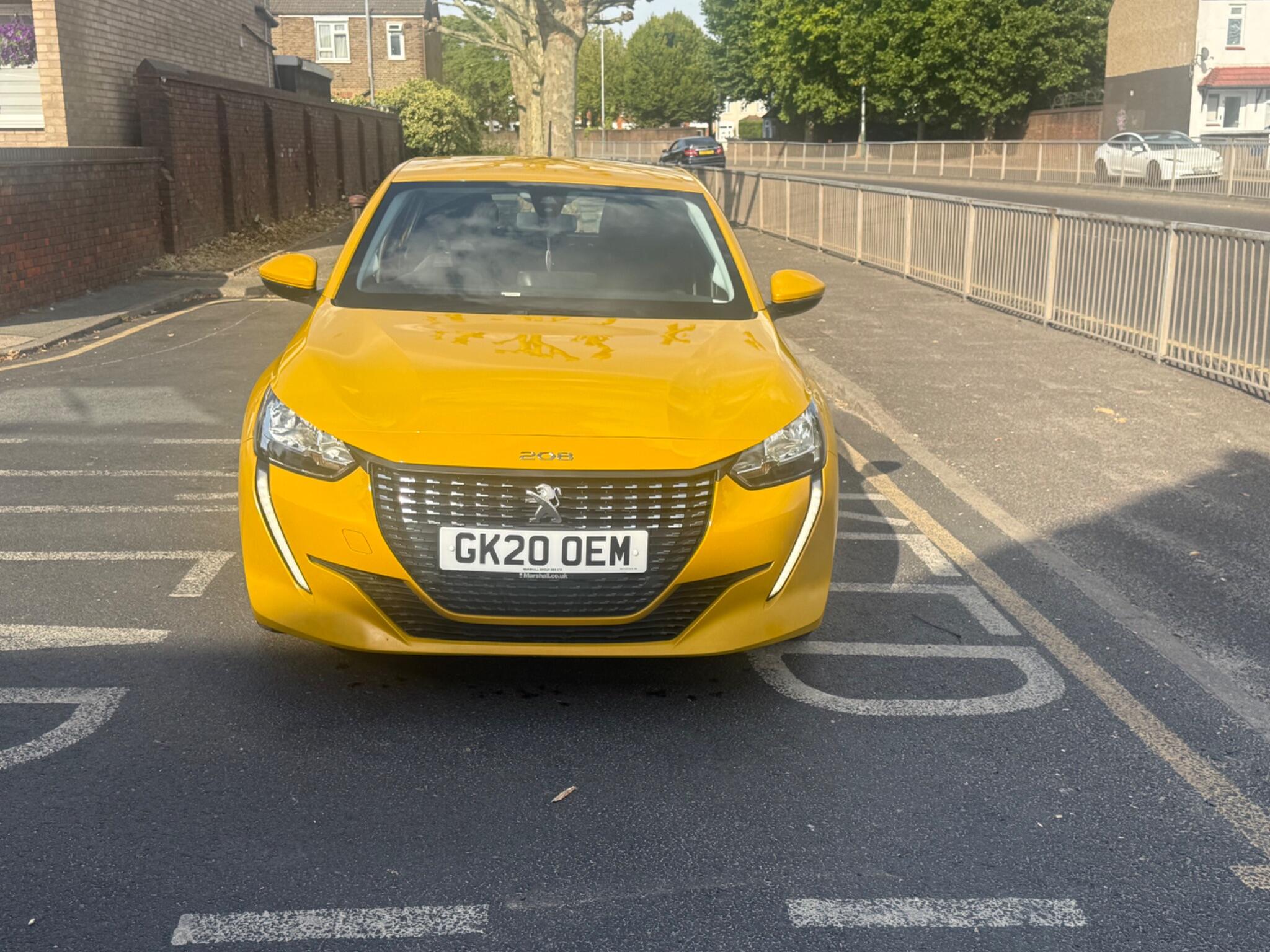 Peugeot 208 view 2