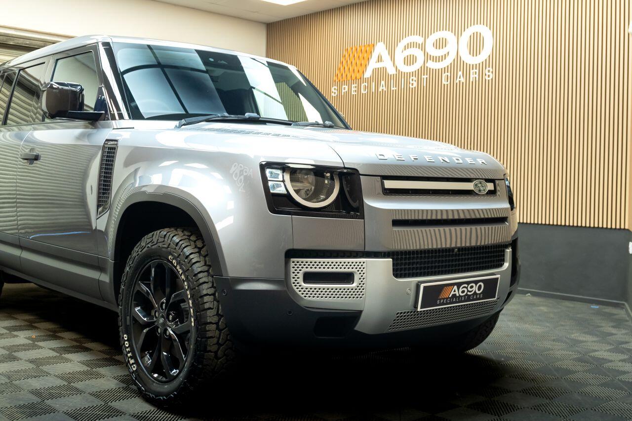 Land Rover Defender 110 view 11