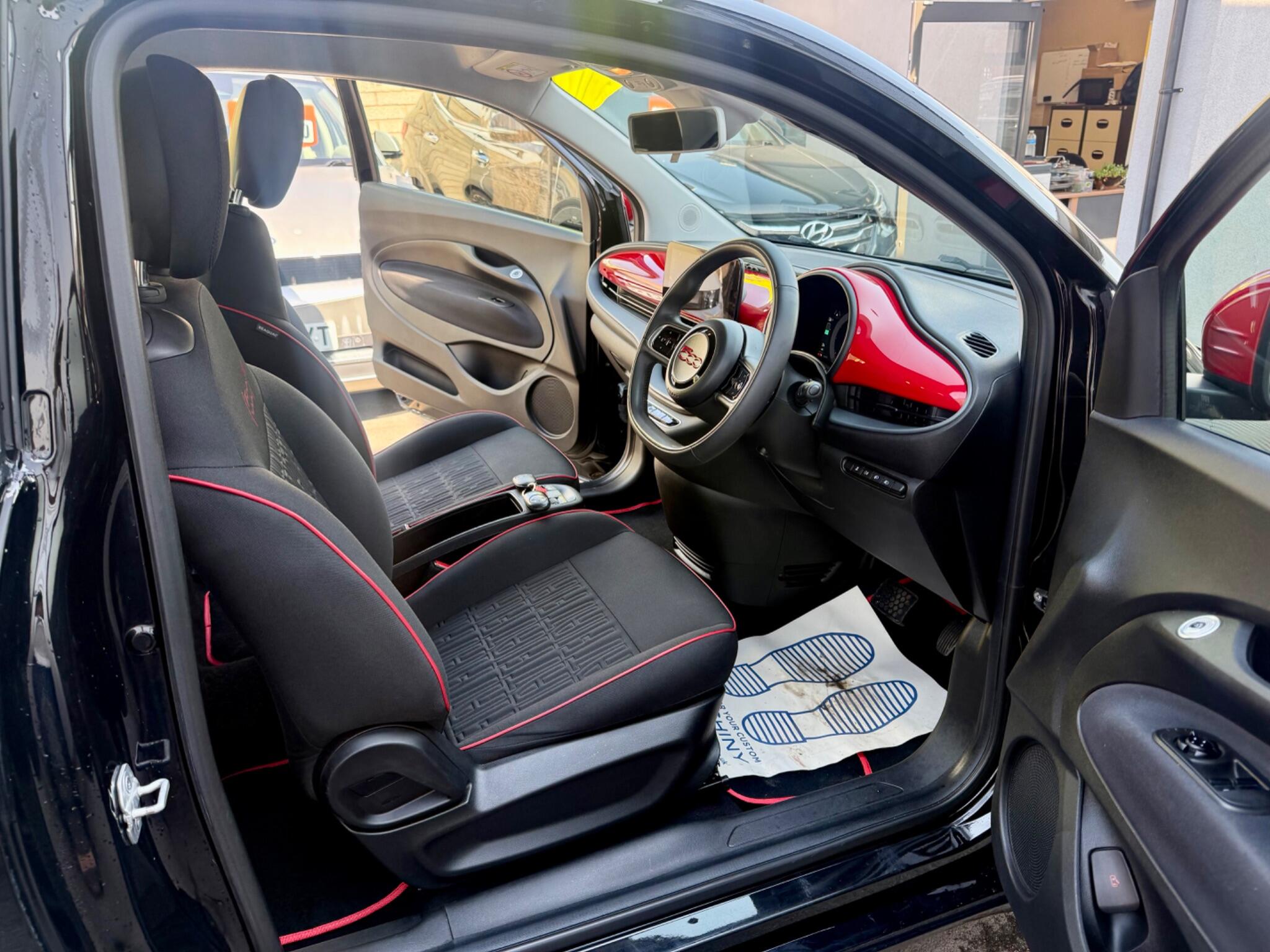 Fiat 500e view 10