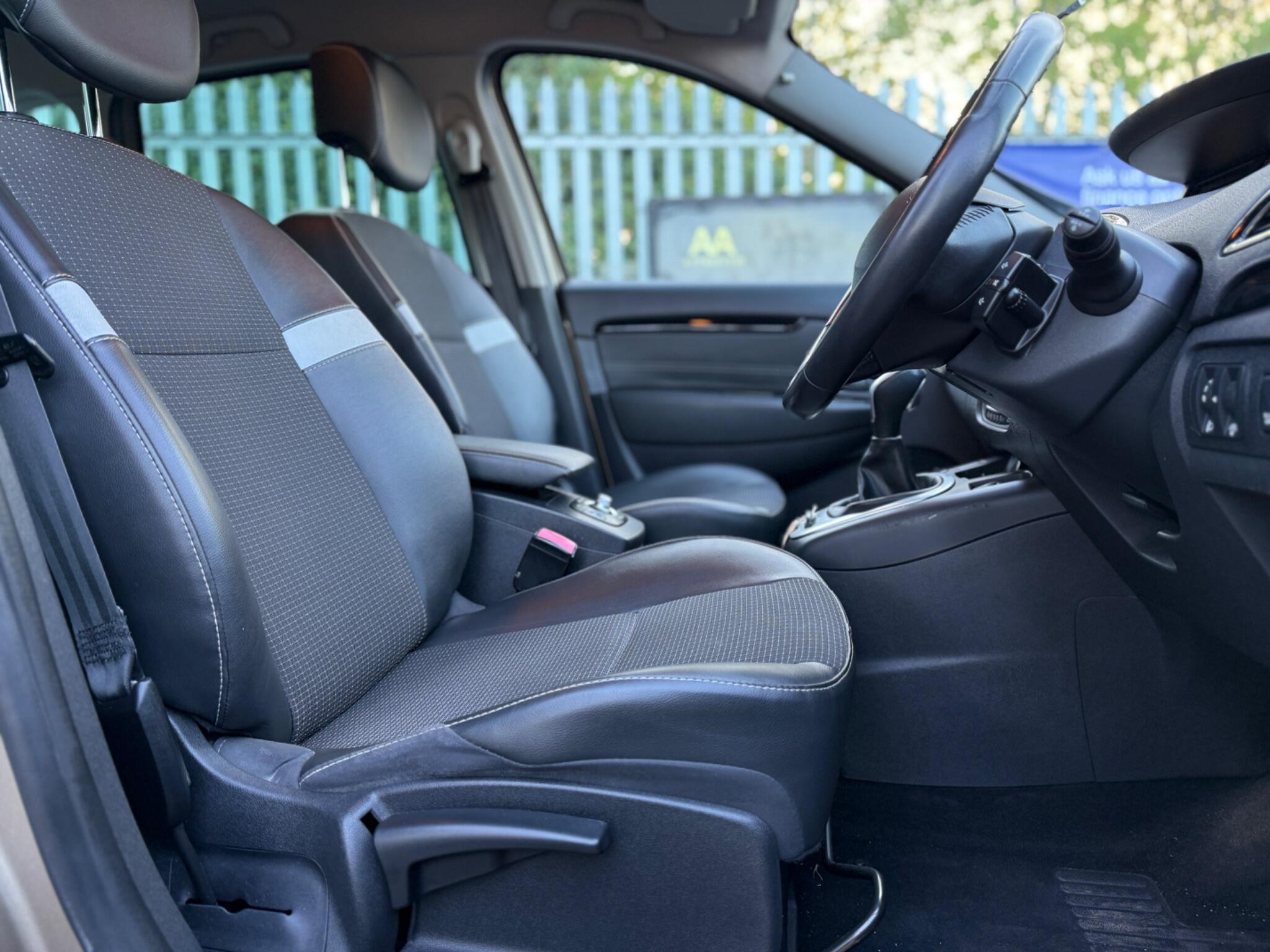 2015 Renault Scenic image 18