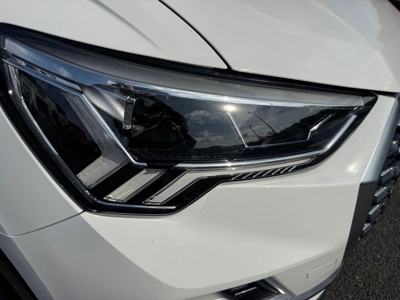 Audi Q3 view 9