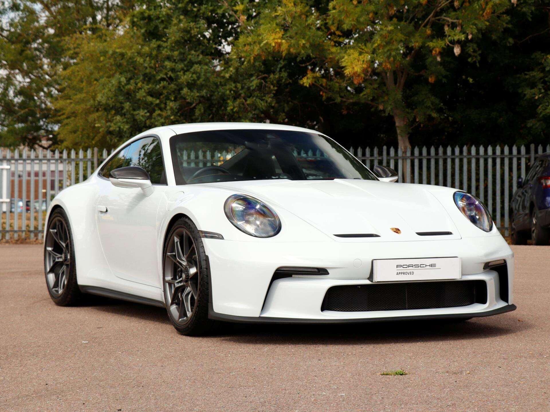 Porsche 911 view 35