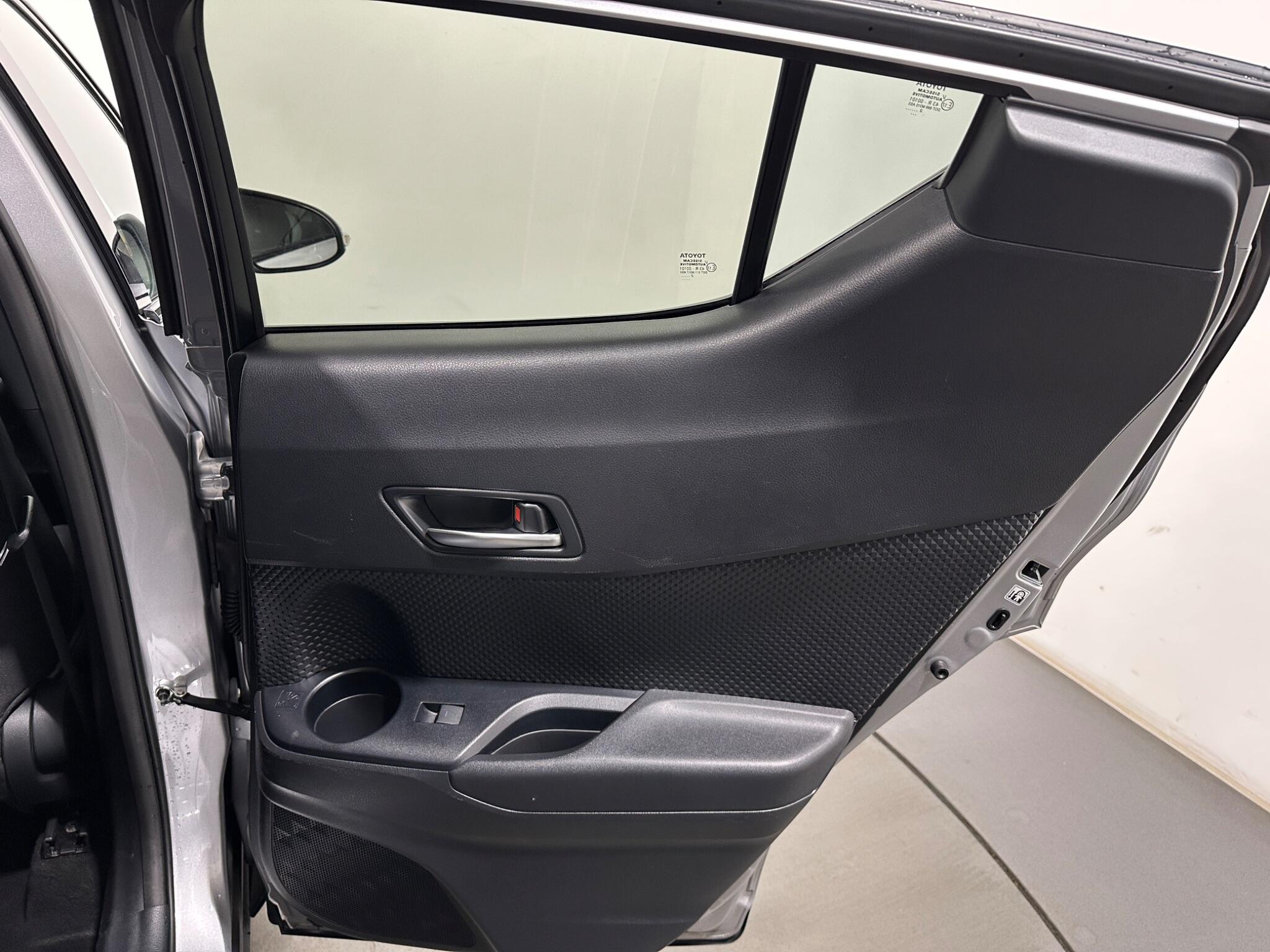 Toyota C-HR view 42