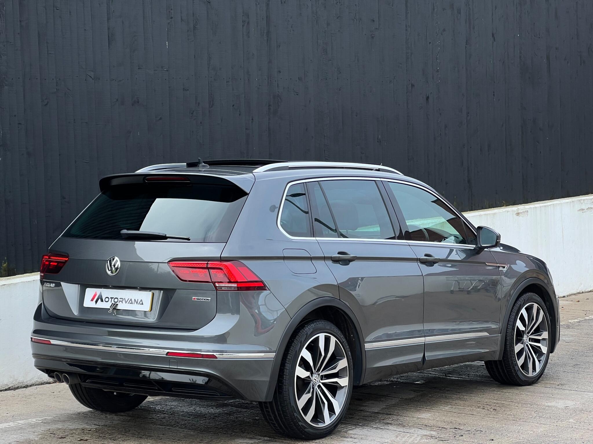Volkswagen Tiguan view 12