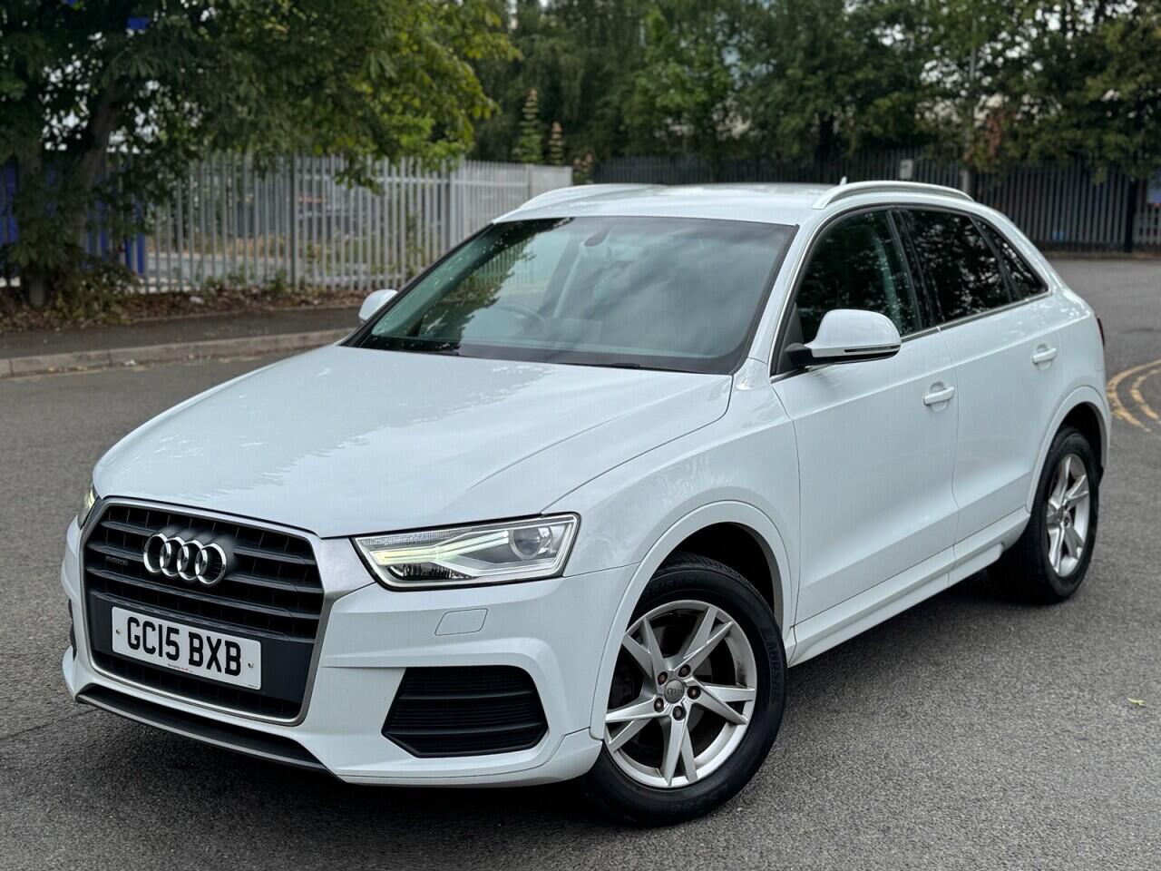 Audi Q3 view 3