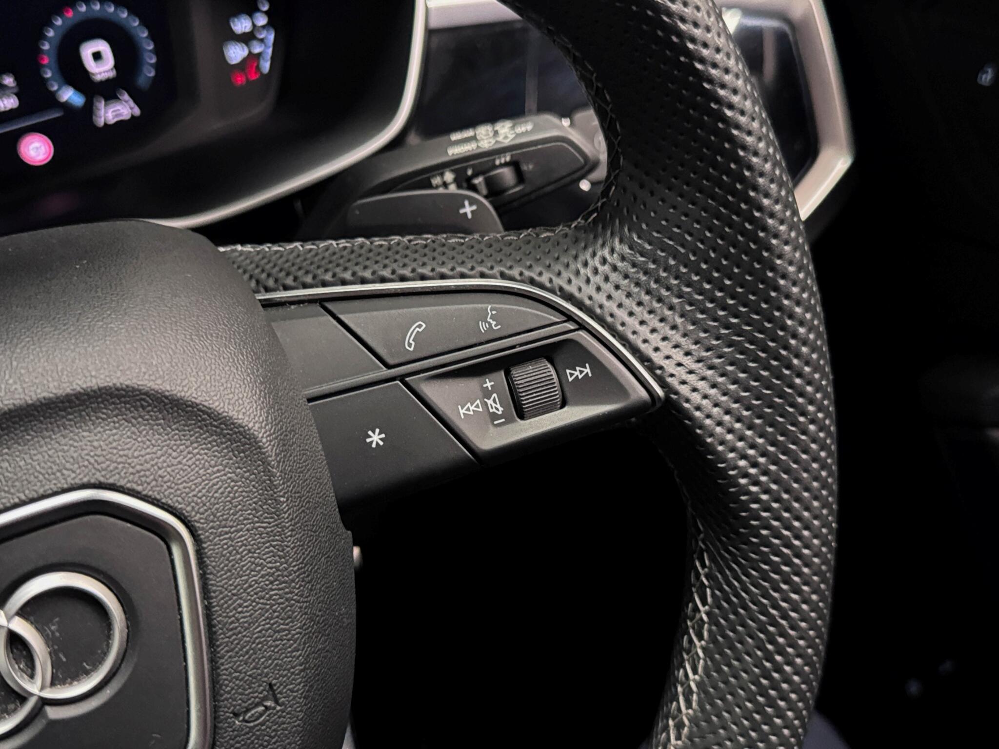 Audi Q3 view 12