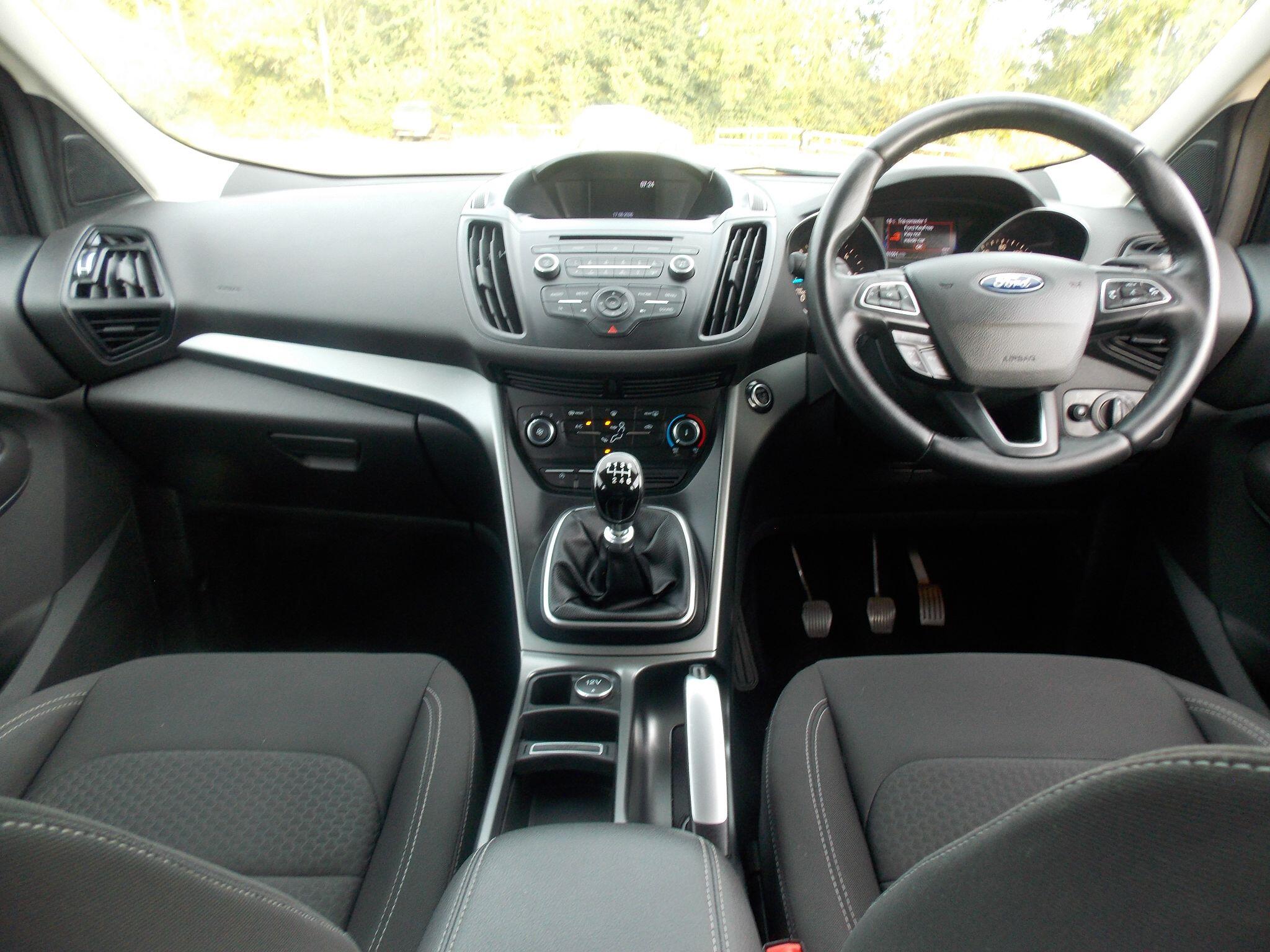 Ford Kuga view 25