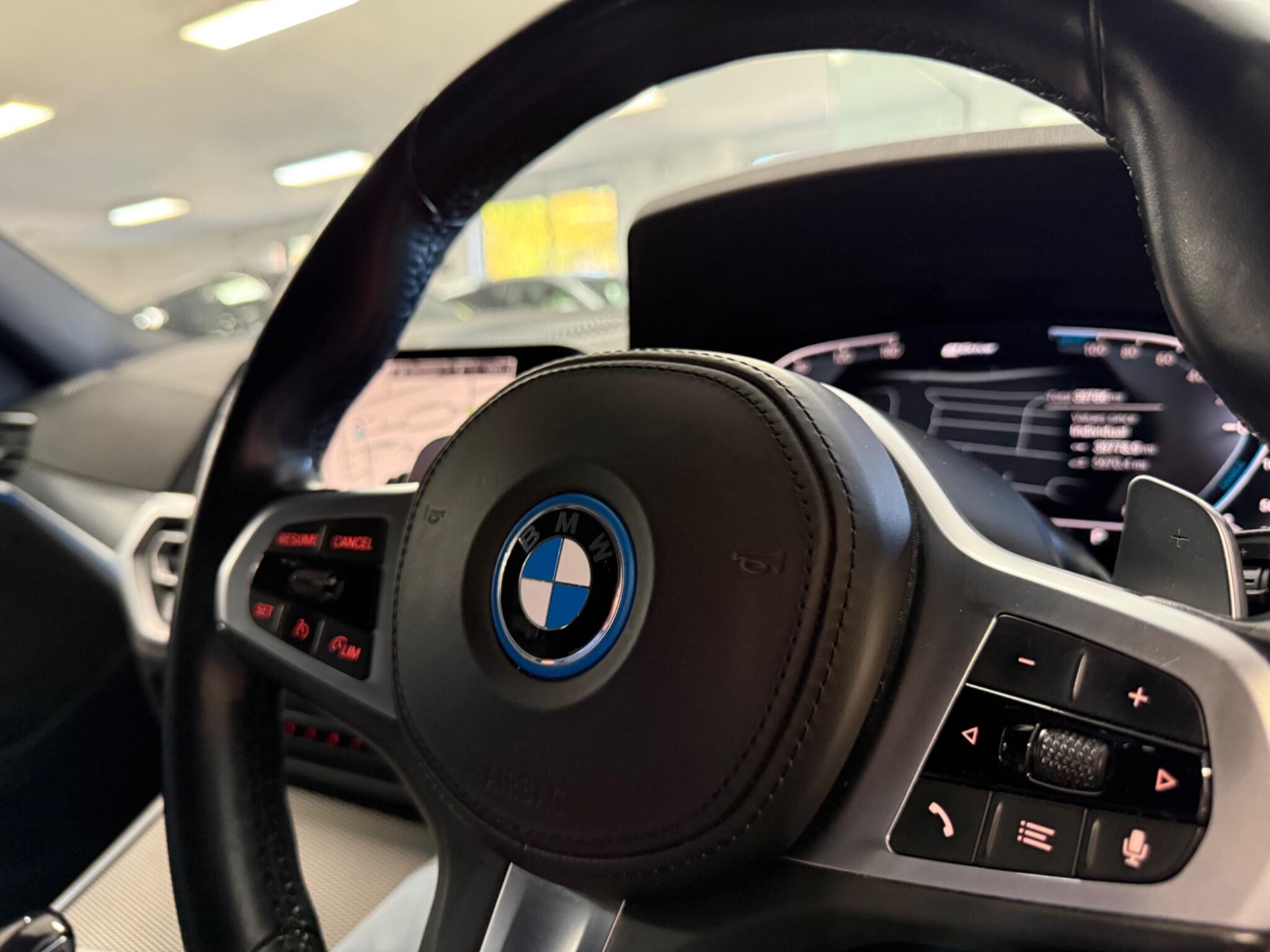 BMW 3 Series view 18