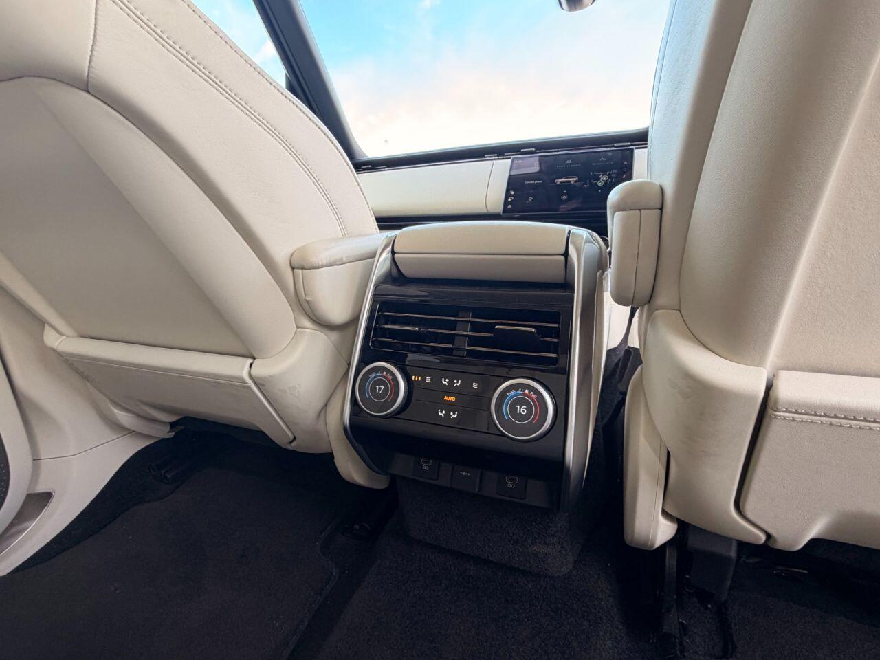 Land Rover Range Rover view 29