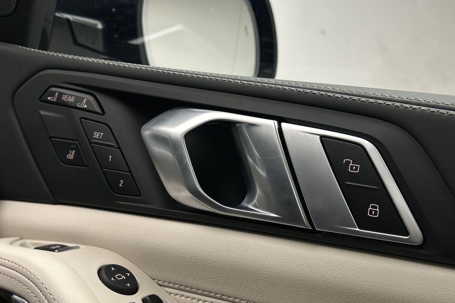BMW X7 view 27