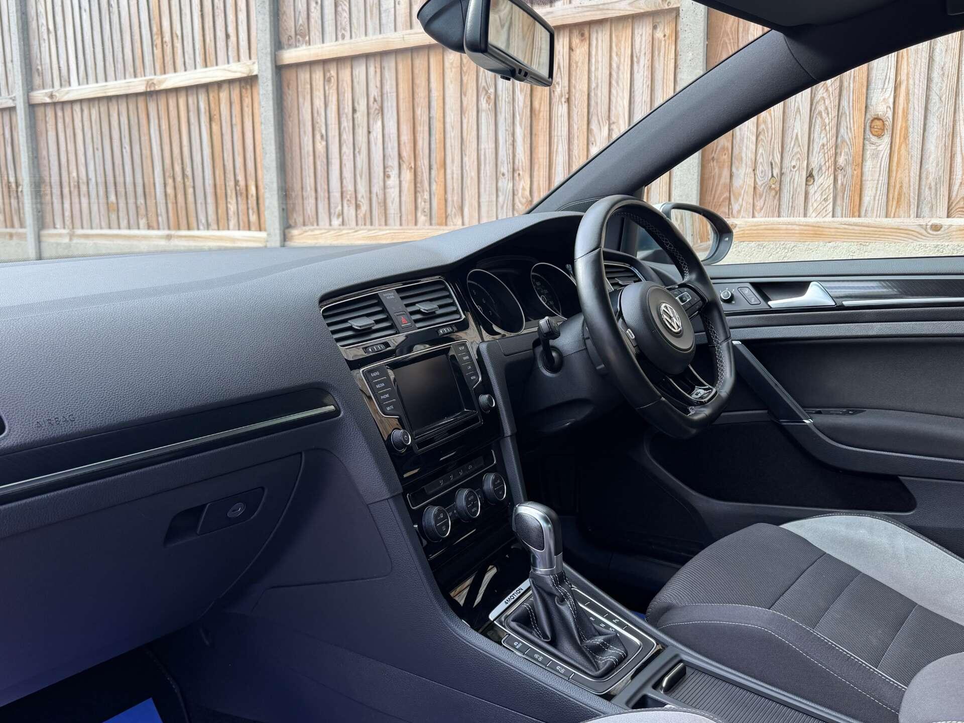 Volkswagen Golf view 20