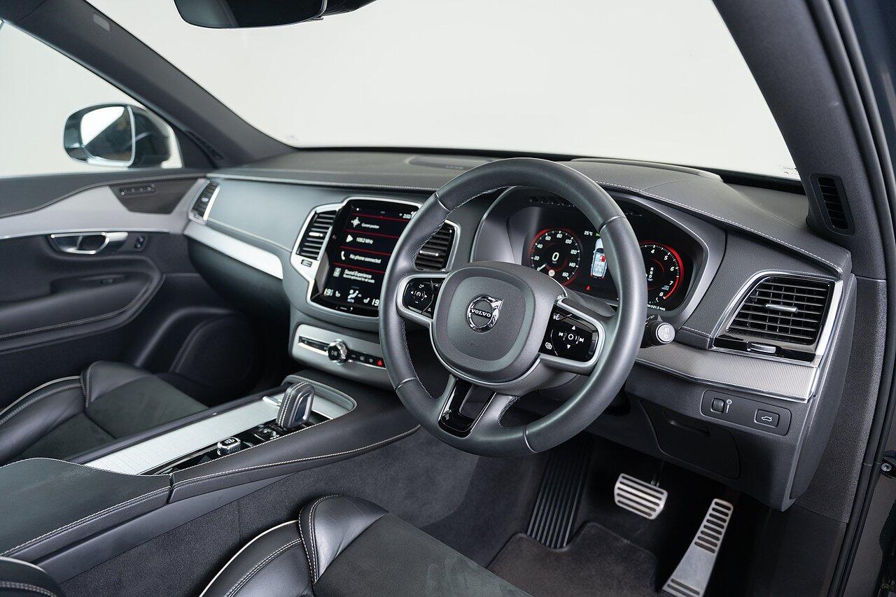 Volvo XC90 view 17