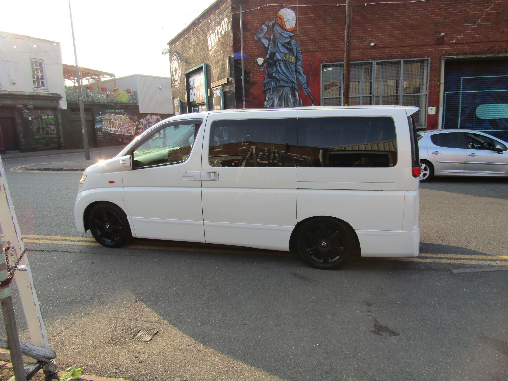 Nissan Elgrand view 10