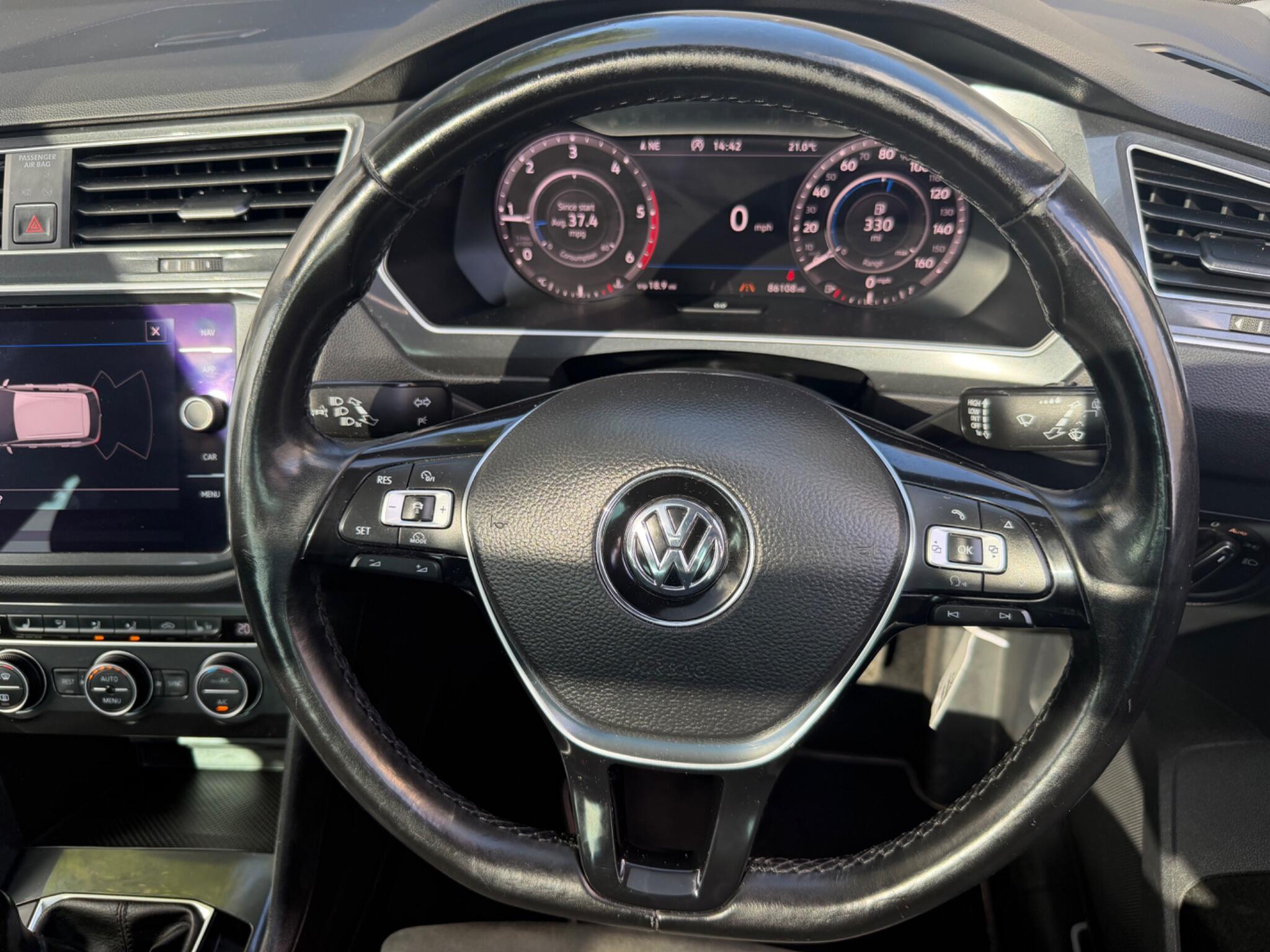 Volkswagen Tiguan view 4