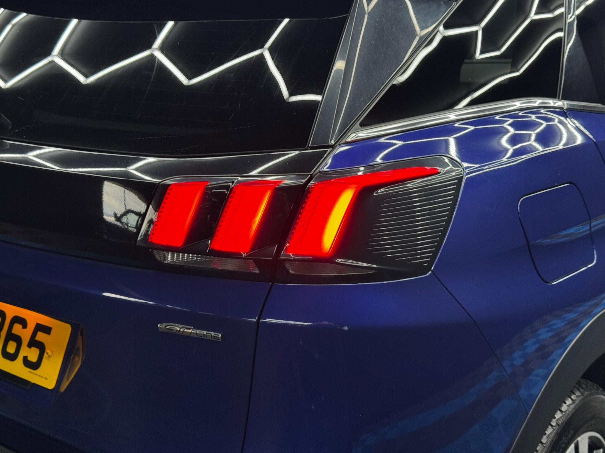 Peugeot 3008 view 45