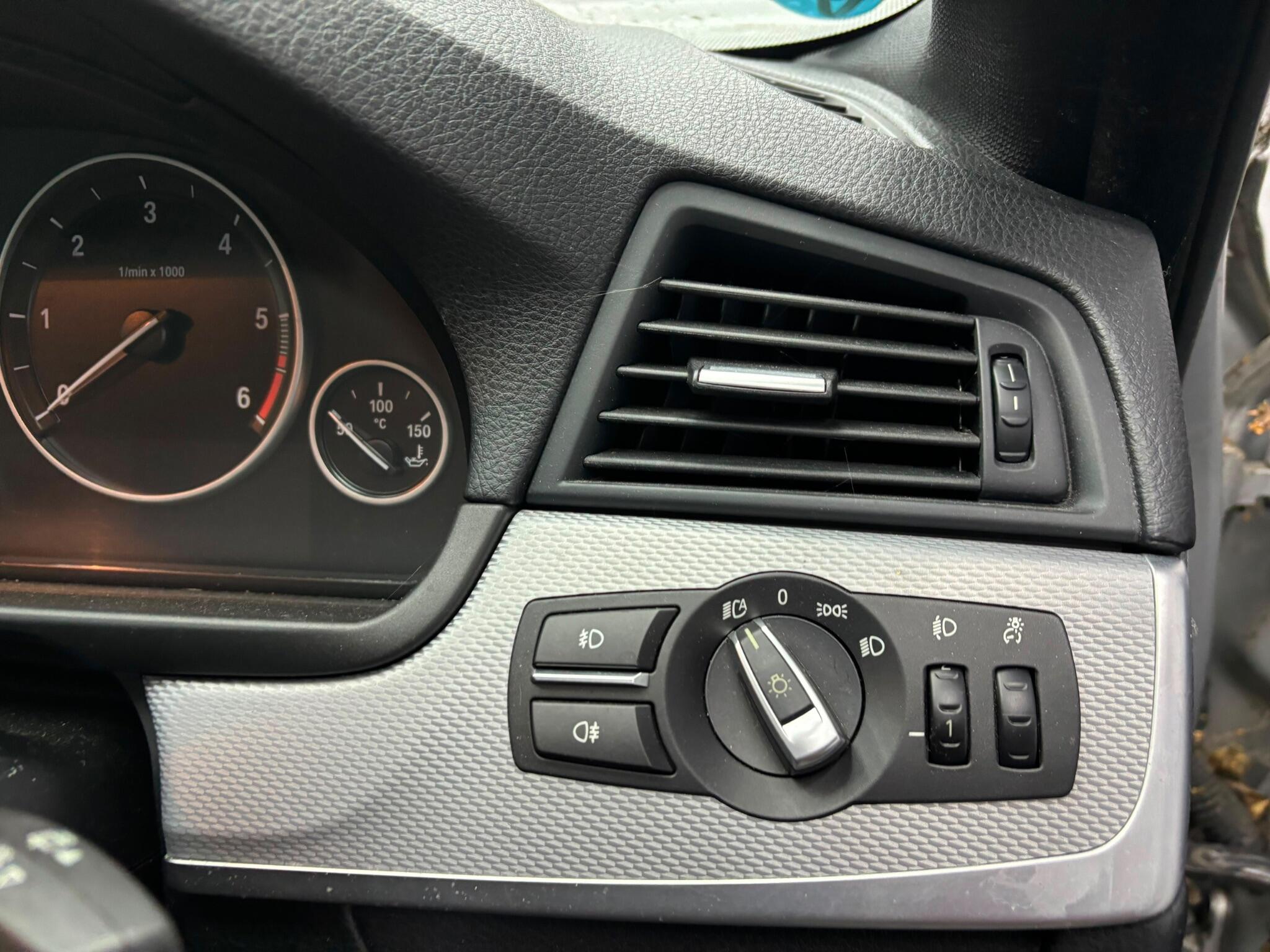 BMW 5 Series view 14