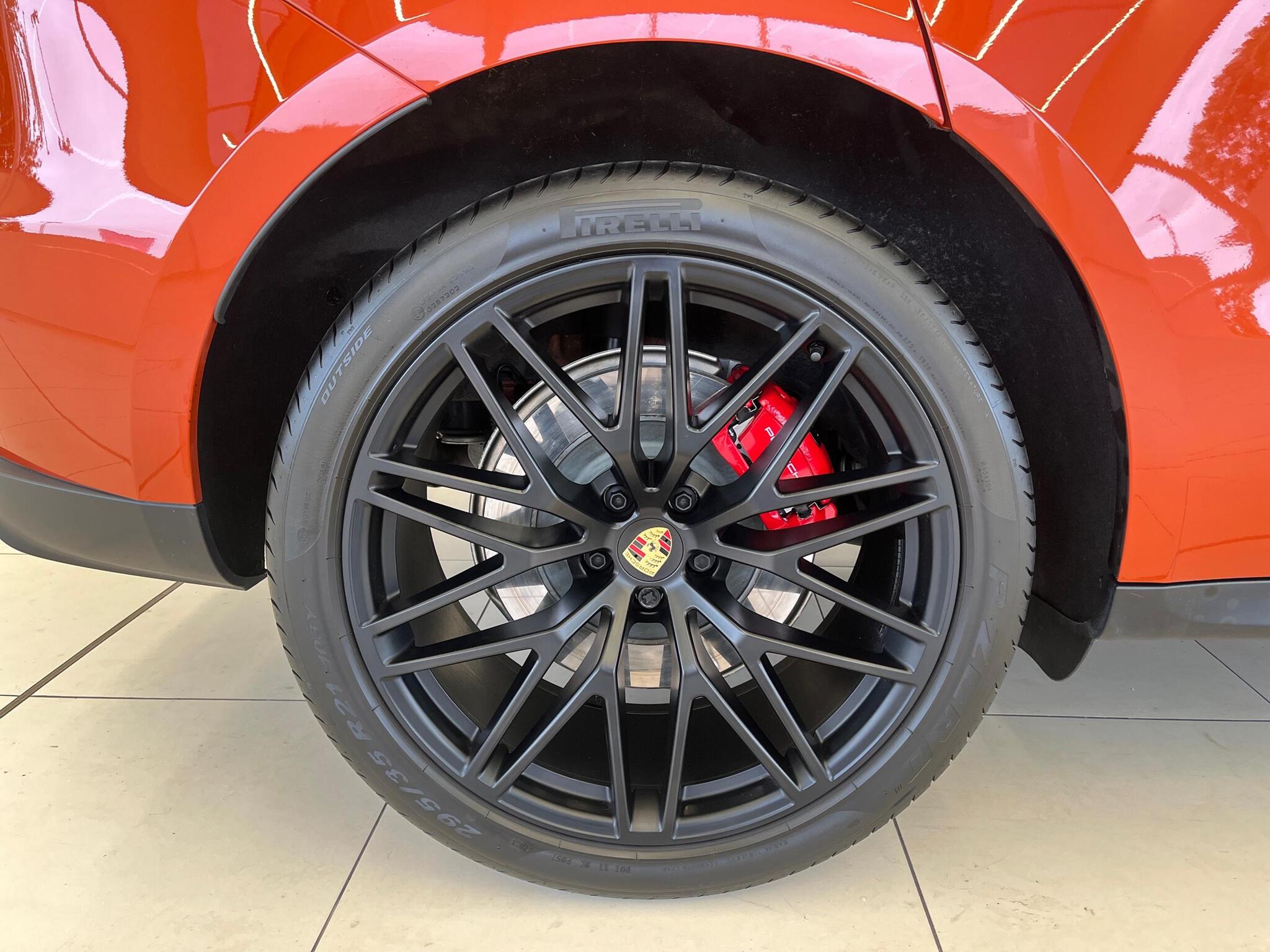 Porsche Macan view 25