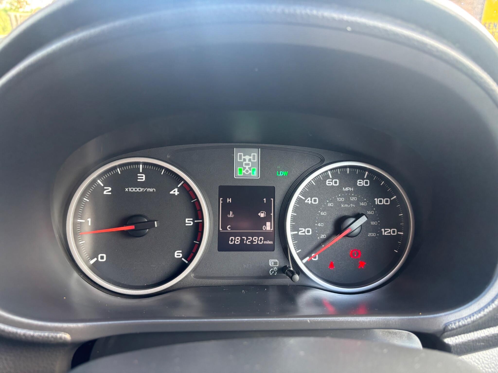 Mitsubishi L200 view 16