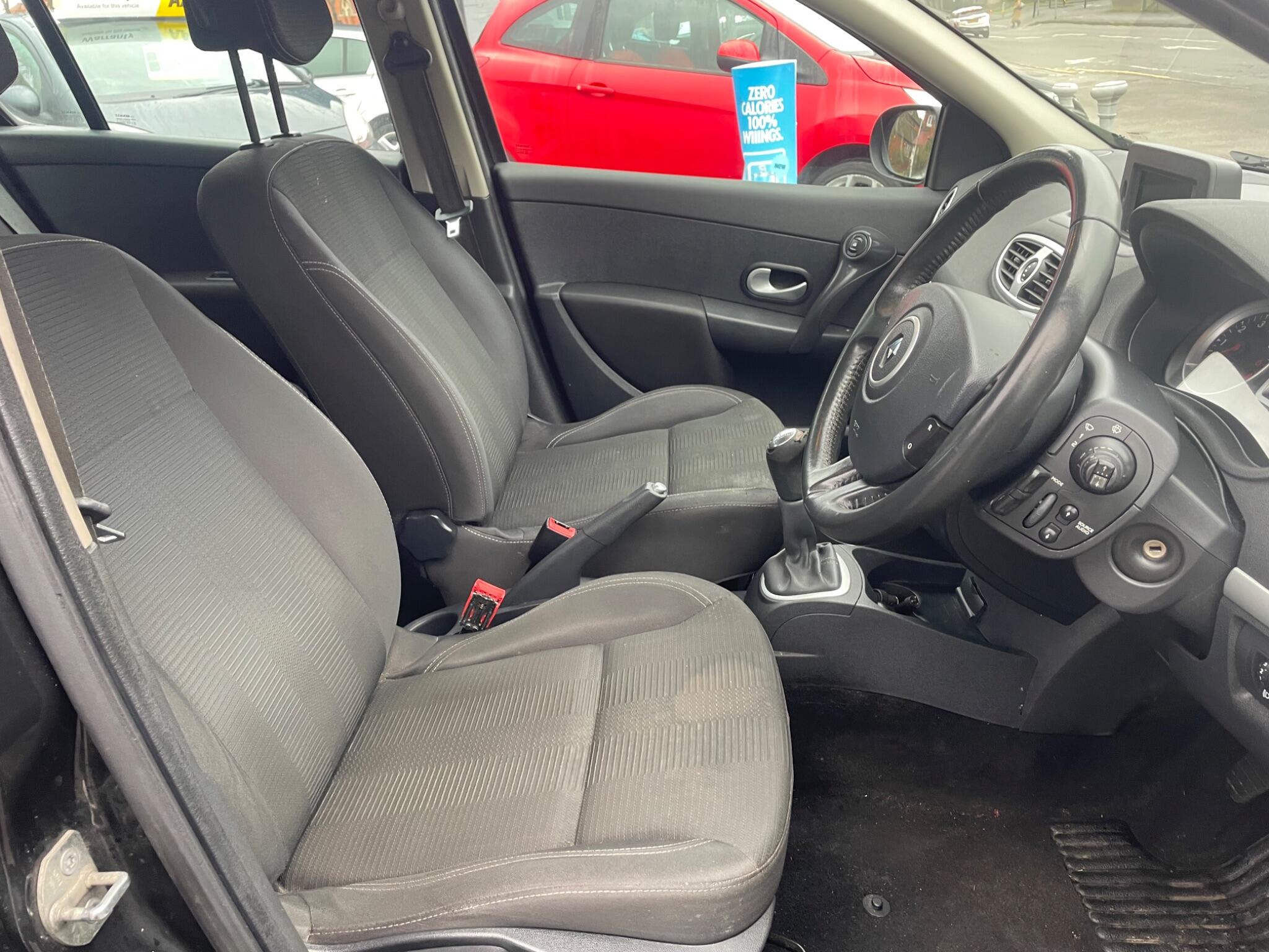 2011 Renault Clio image 21