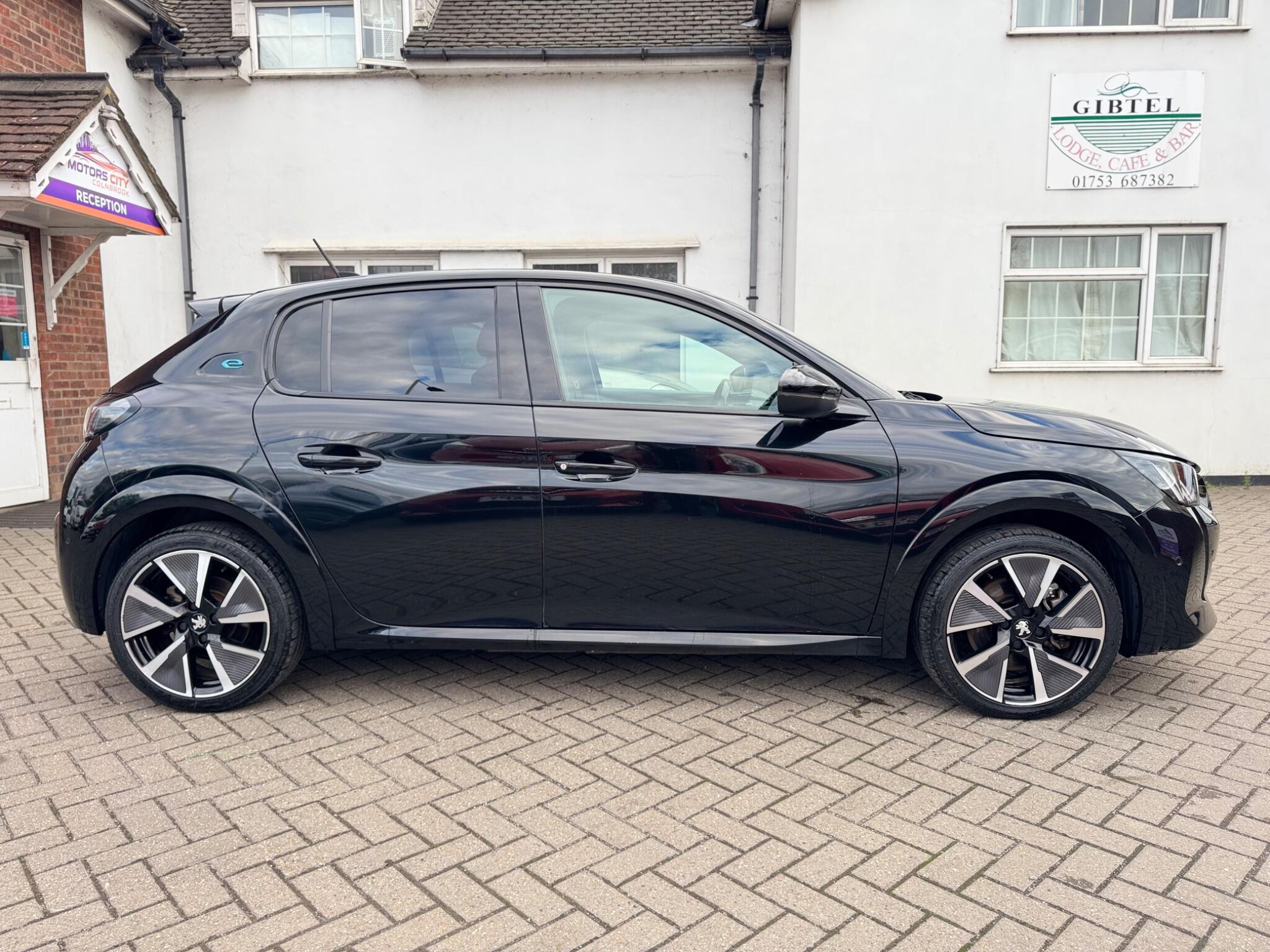 Peugeot e-208 view 6