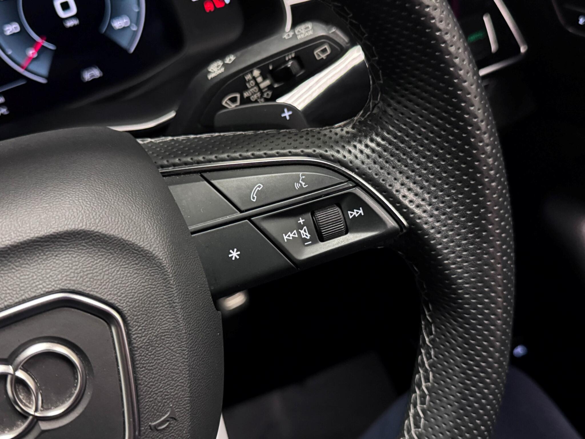 Audi Q8 view 19