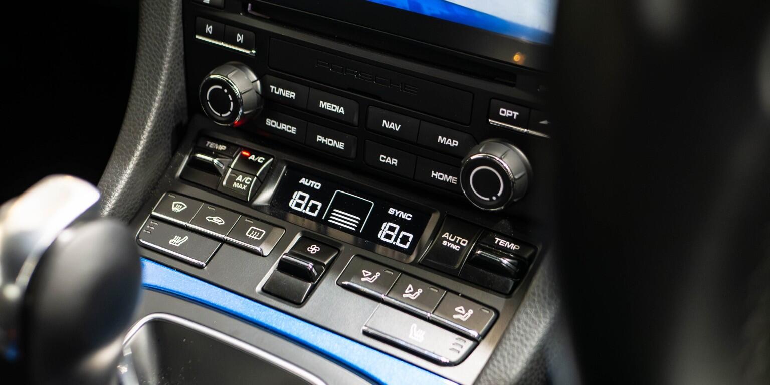 Porsche Cayman view 34