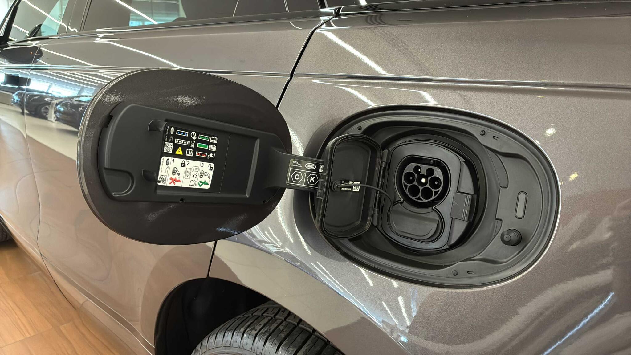 Land Rover Range Rover Velar view 36
