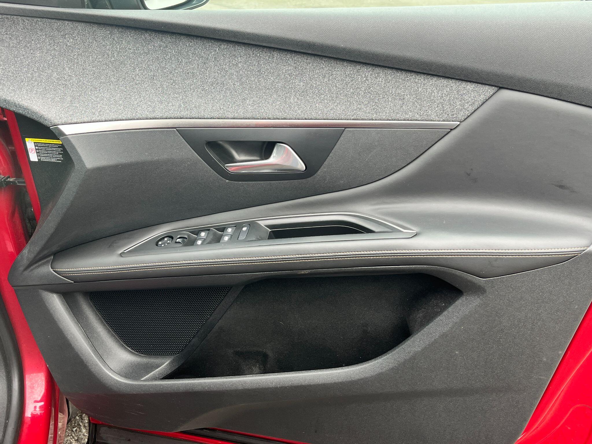 Peugeot 3008 view 16