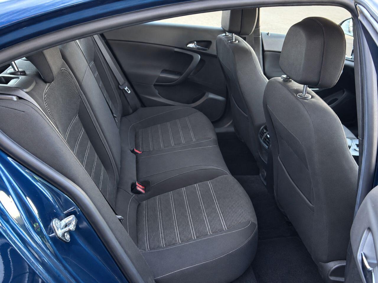 Vauxhall Insignia view 9