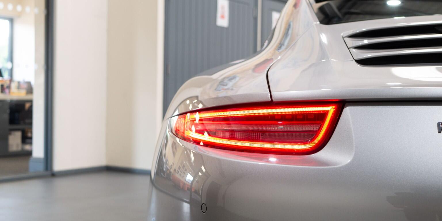 Porsche 911 view 61