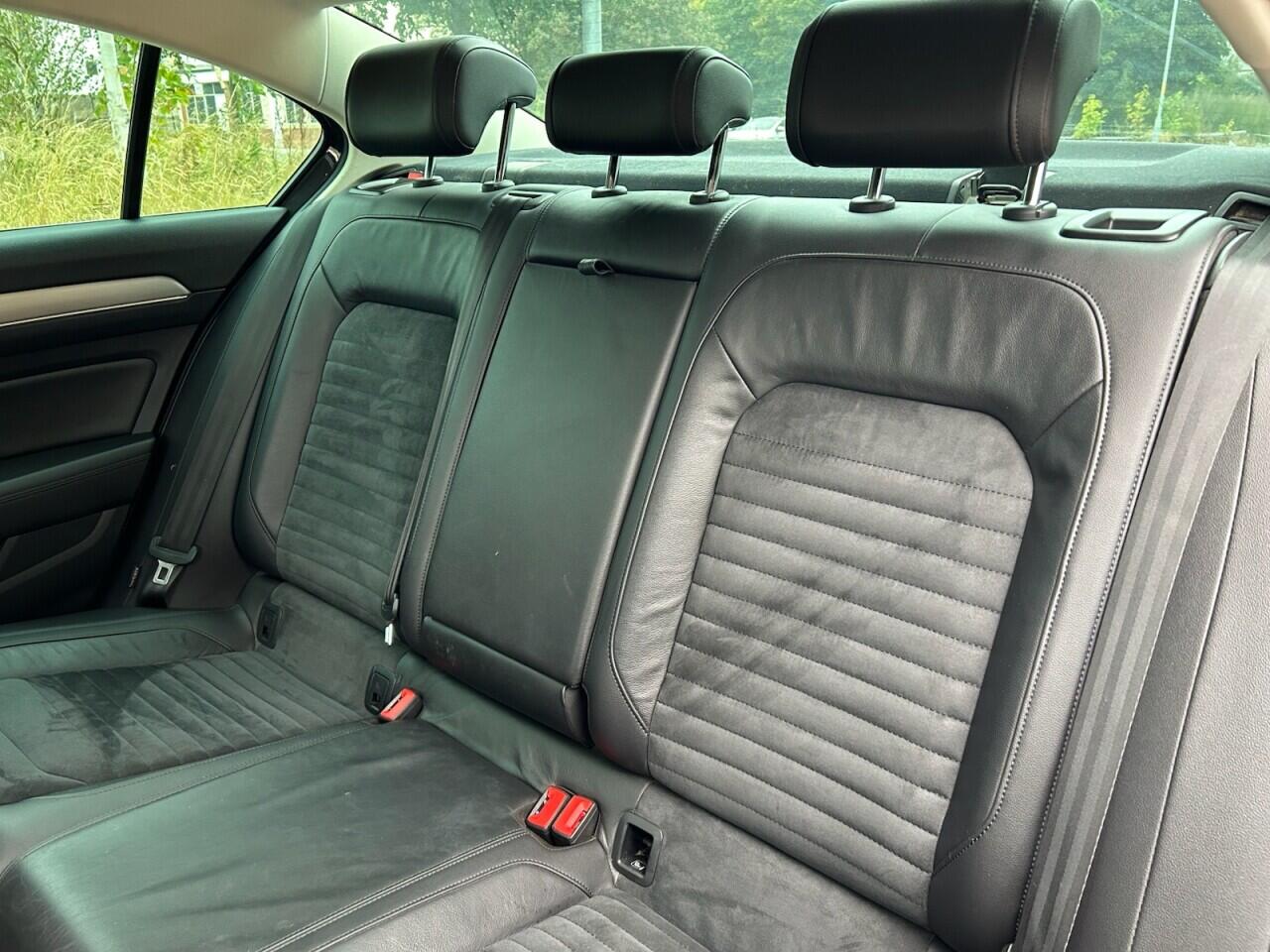 Volkswagen Passat view 22