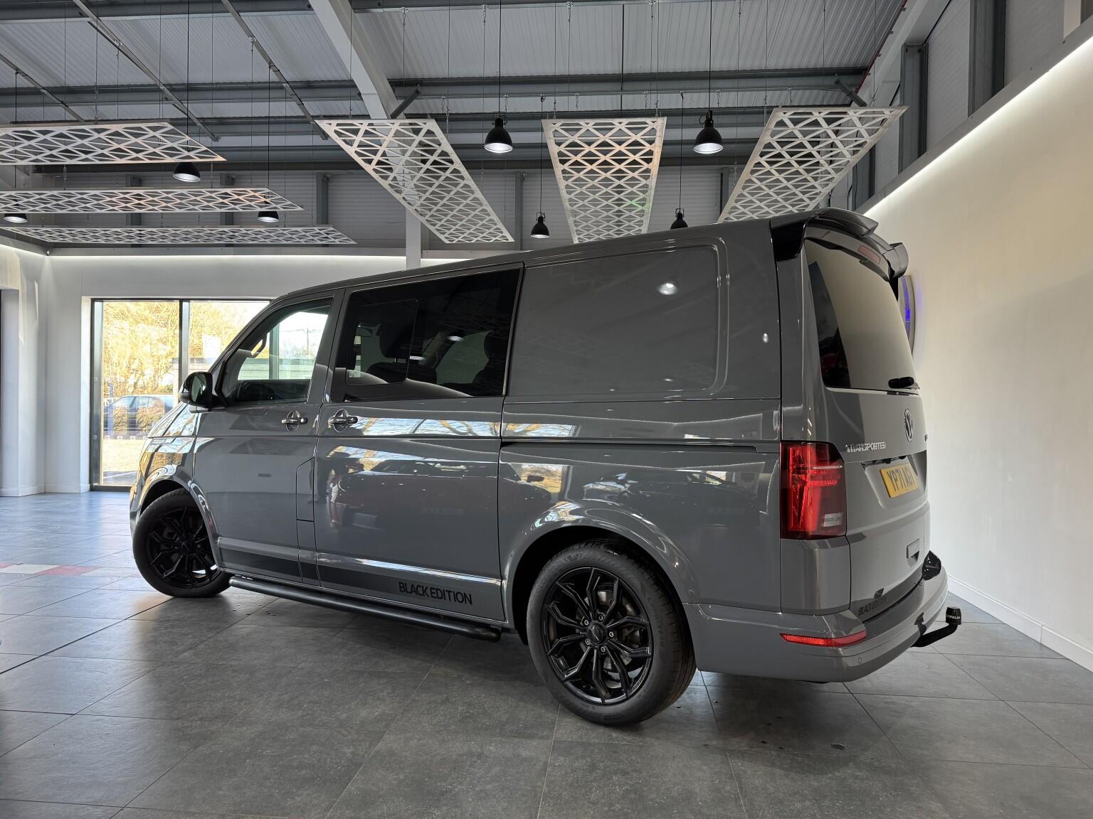 Volkswagen Transporter view 3