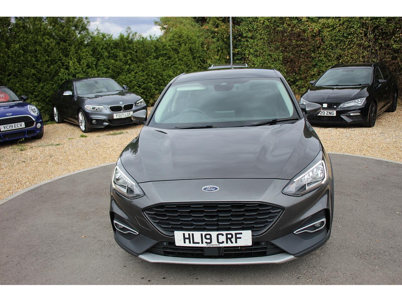 Ford Focus view 3