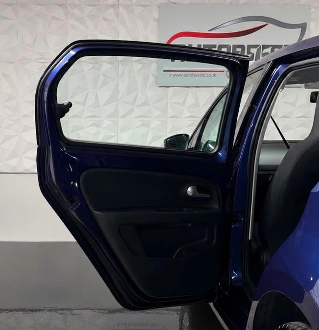 Volkswagen Up! view 13