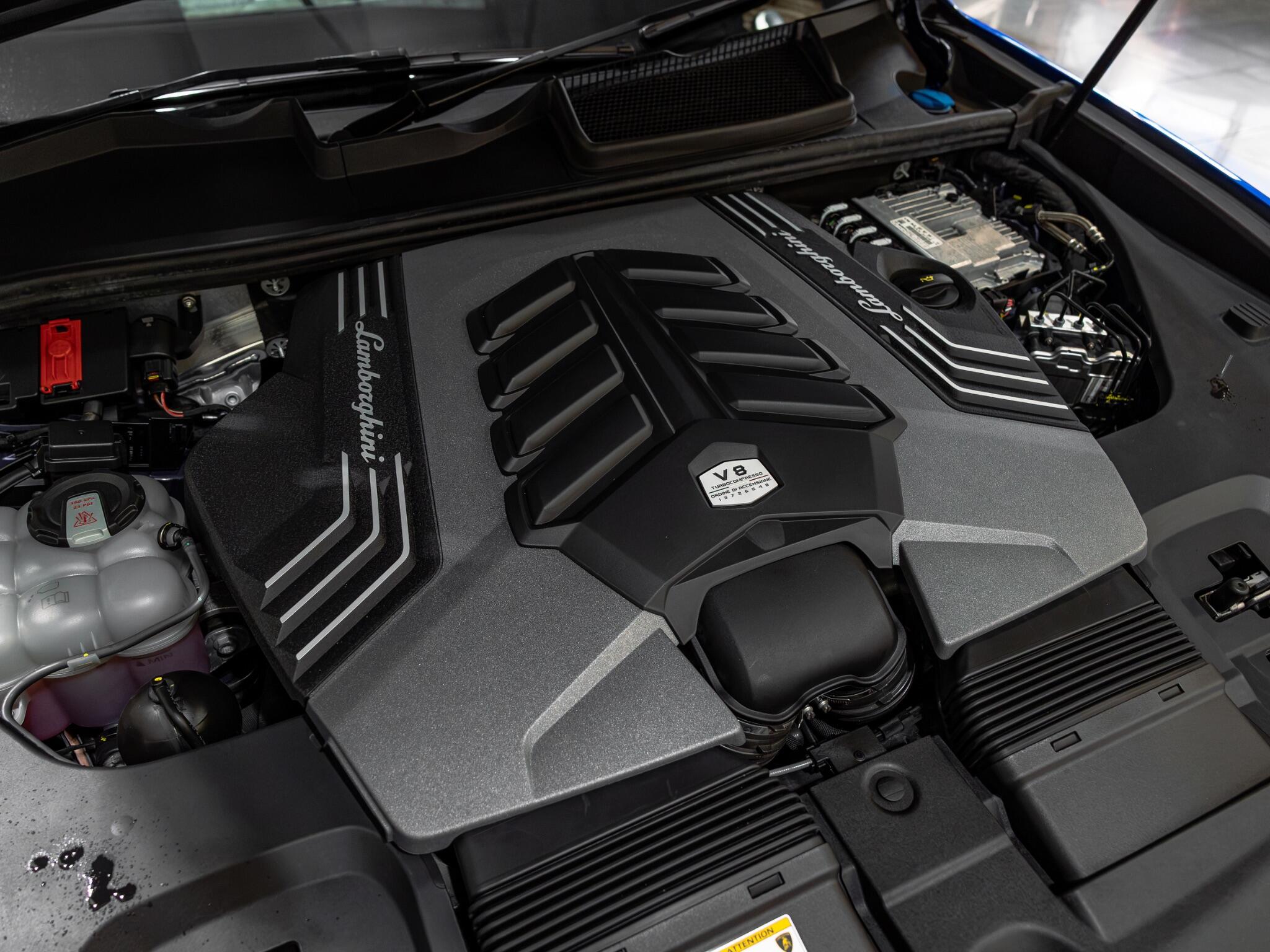 Lamborghini Urus view 42