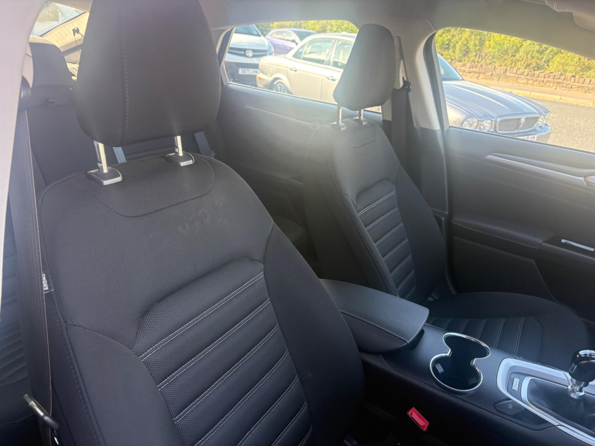 Ford Mondeo view 11