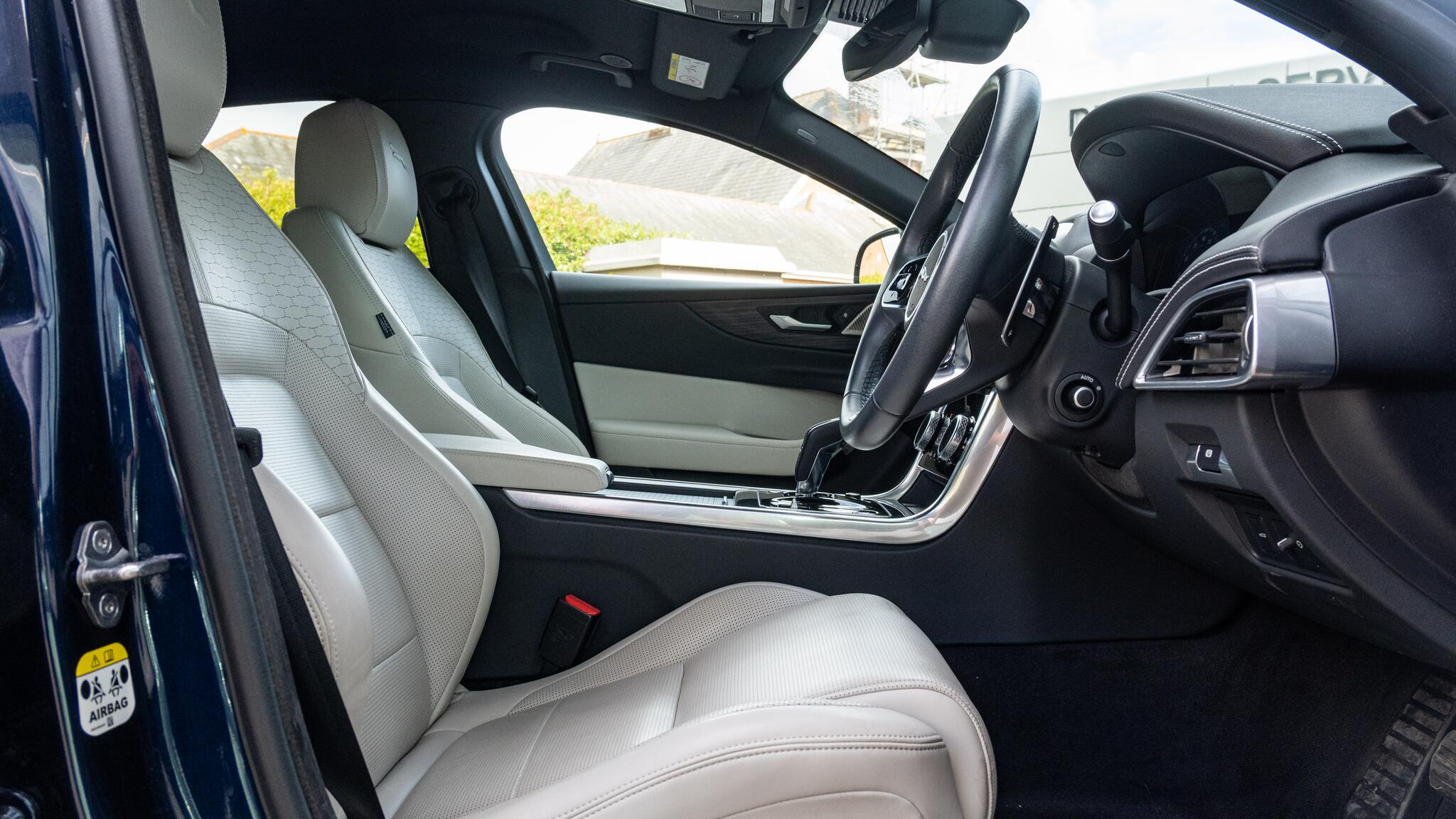 Jaguar Xe view 62