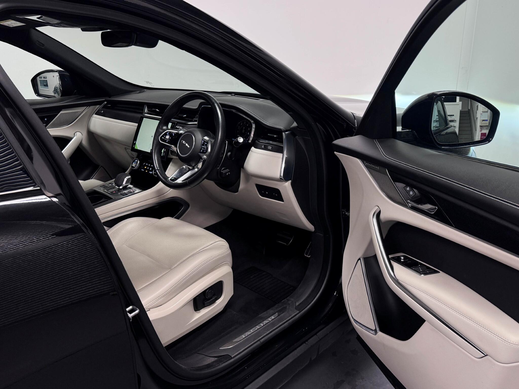 Jaguar F-Pace view 34