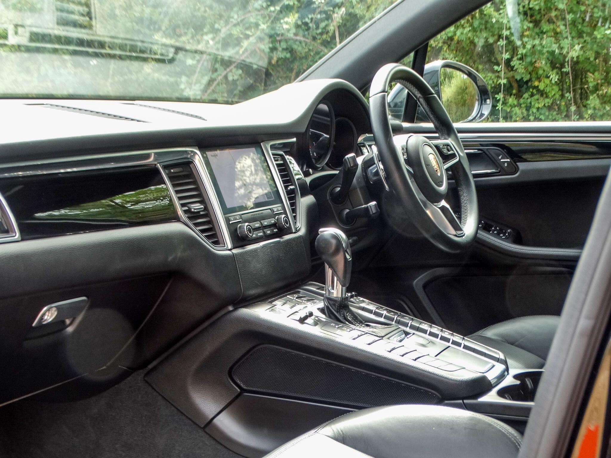Porsche Macan view 15