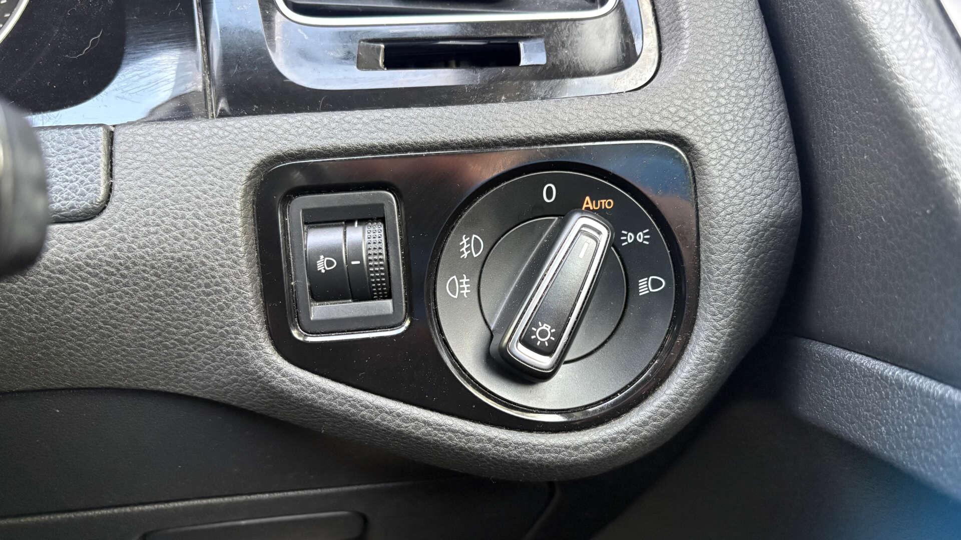 Volkswagen Golf view 25