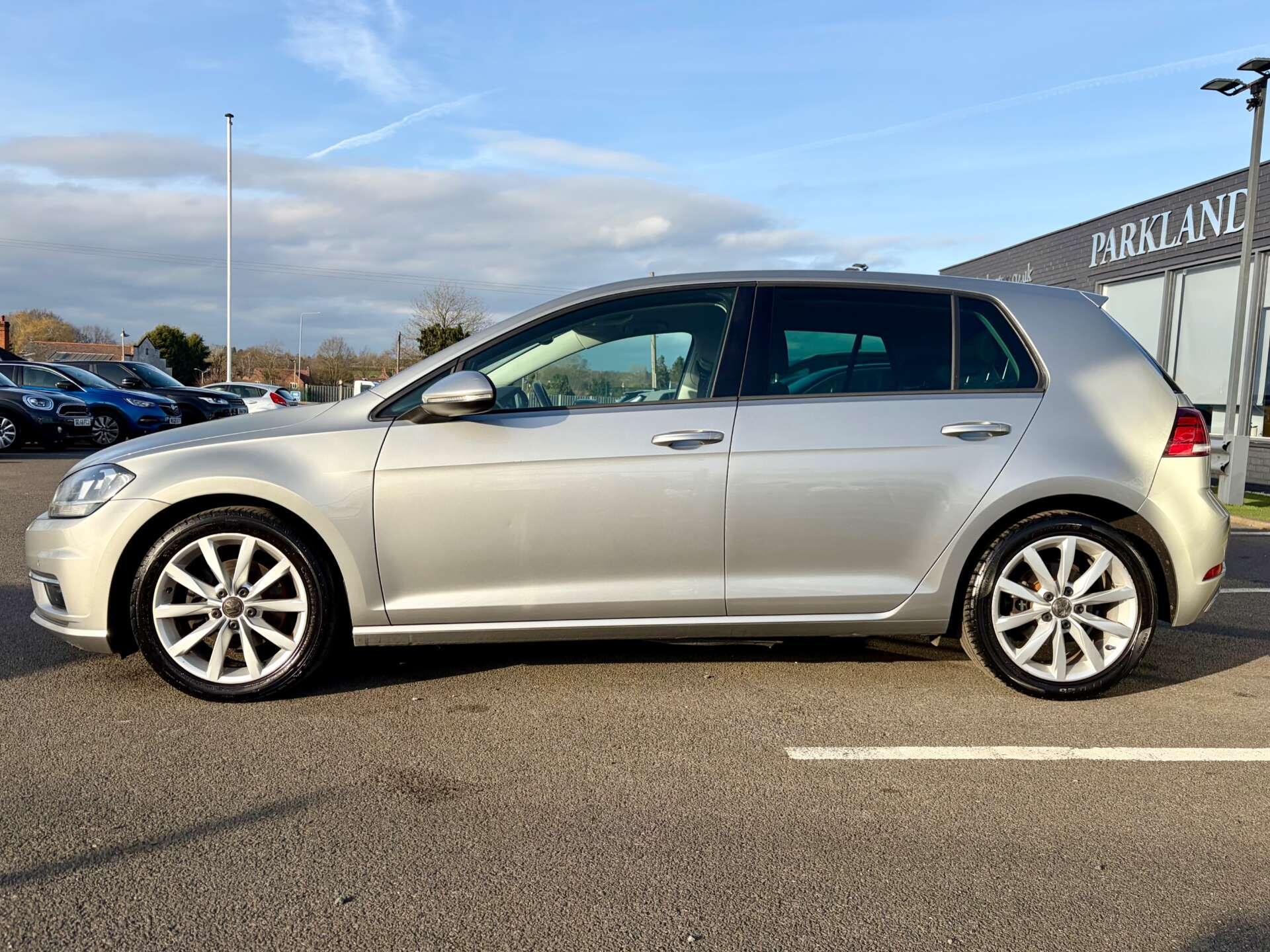 Volkswagen Golf view 5