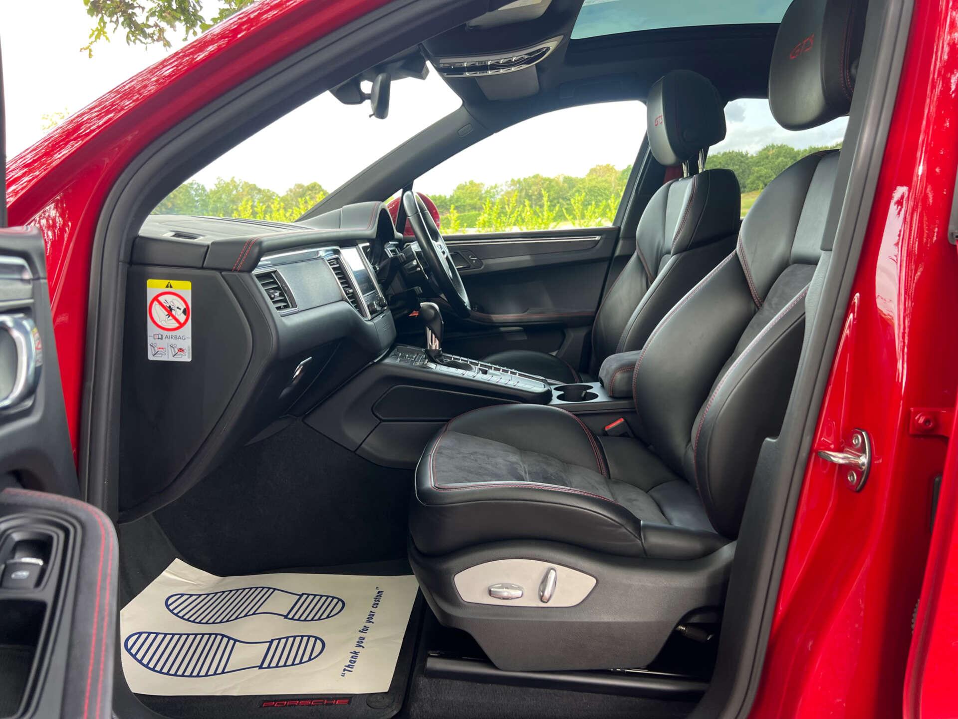 Porsche Macan view 38