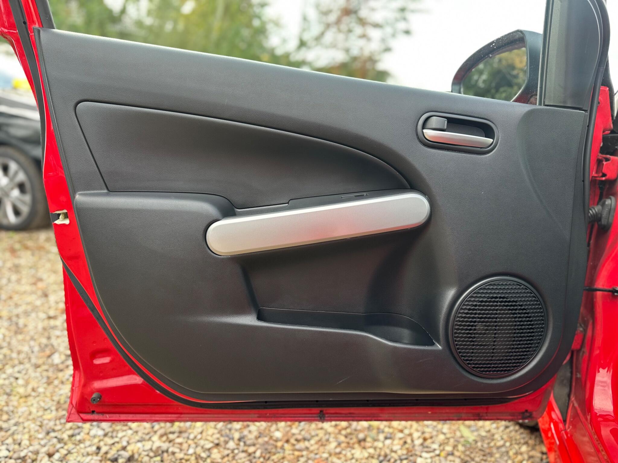 Mazda Mazda2 view 47