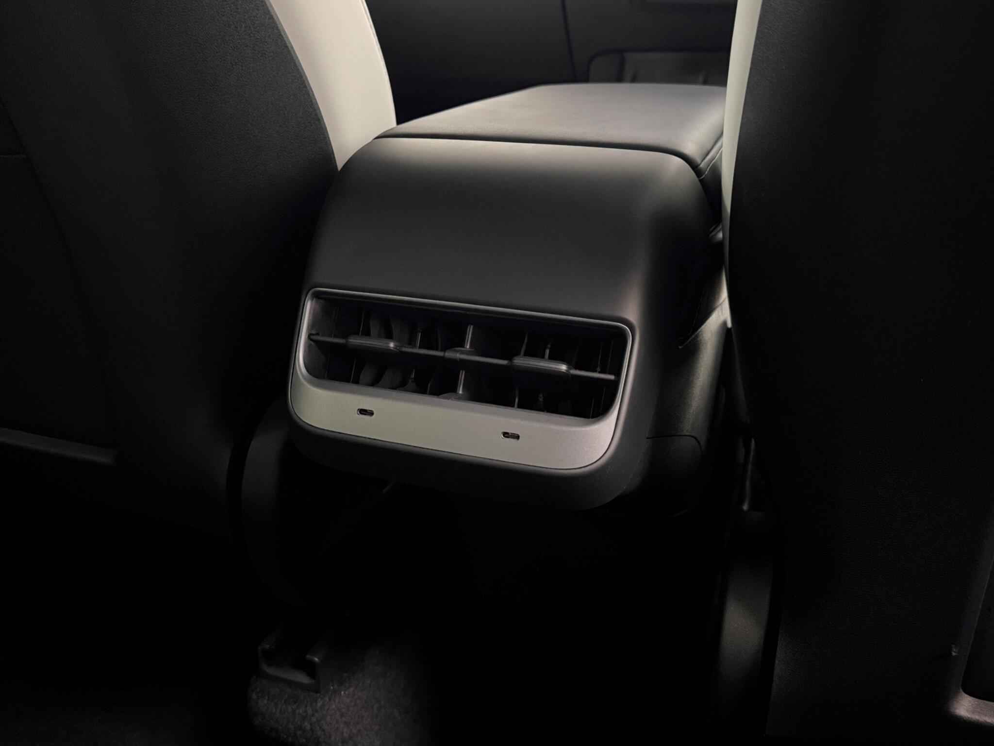 Tesla Model Y view 28
