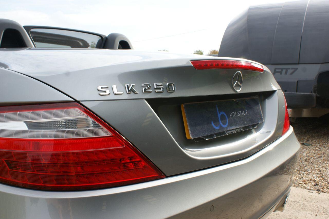 Mercedes-Benz SLK view 16